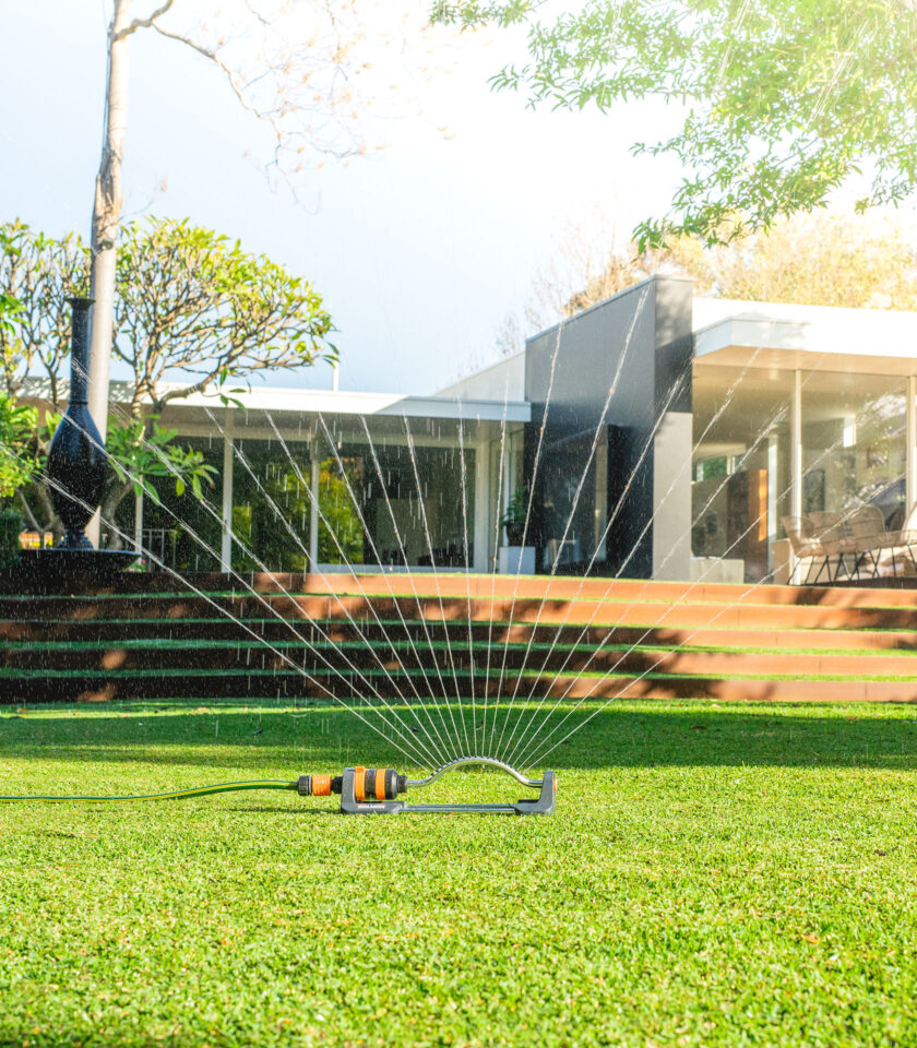 CO1605-oscillating-lifestyle The automatic tap timer can be used to water in many applications