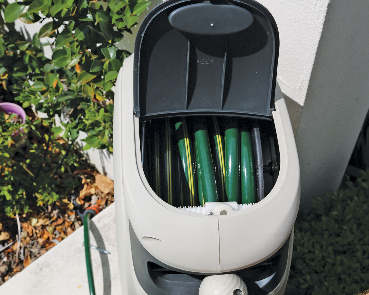 Retractable-Hose-Reel-for-Spring-2 Retractable-Hose-Reel-for-Spring