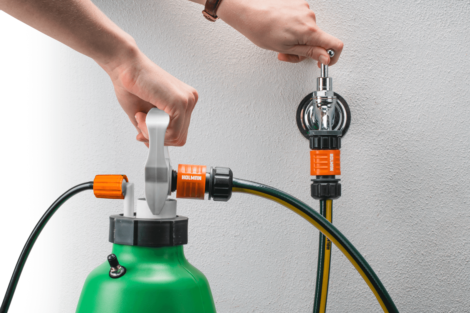 EzySpray garden sprayer - Filling from hose